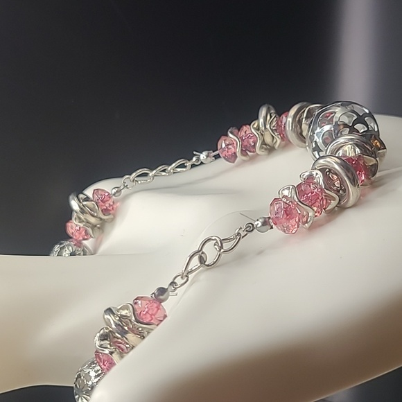 Silver tone pink beaded necklace - Picture 6 of 8